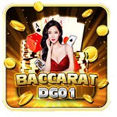 Esports turnamen dengan pemain profesional tengah bertanding di depan layar besar
